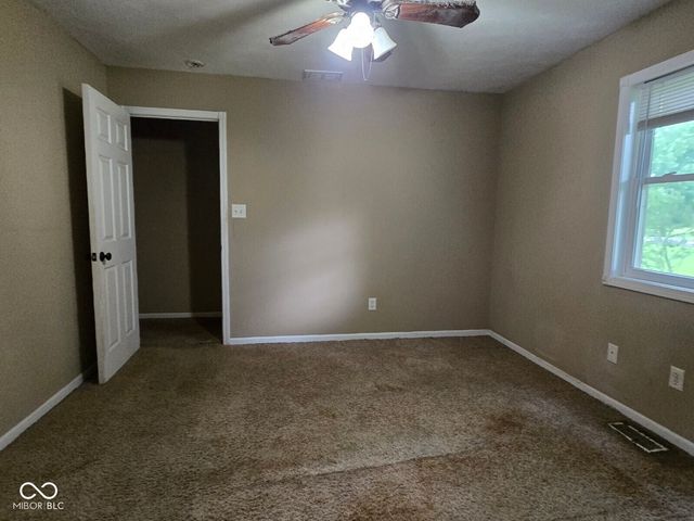 102 E Davidson Street, Staunton, IN 47881