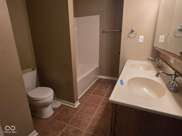 102 E Davidson Street, Staunton, IN 47881