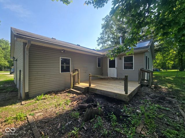 102 E Davidson Street, Staunton, IN 47881