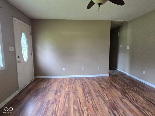 102 E Davidson Street, Staunton, IN 47881
