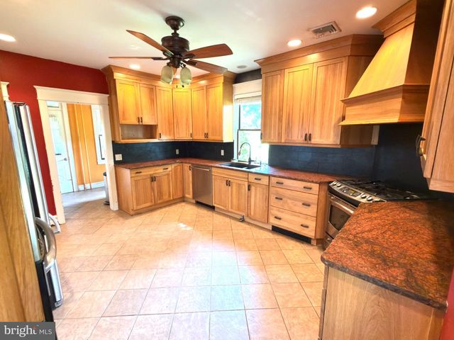4550 VERA CRUZ RD, Center Valley, PA 18034