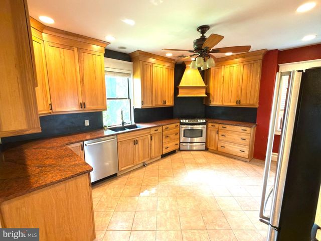 4550 VERA CRUZ RD, Center Valley, PA 18034