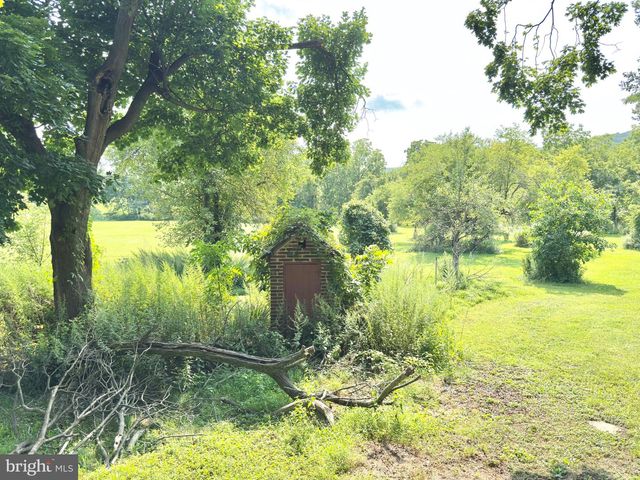 4550 VERA CRUZ RD, Center Valley, PA 18034