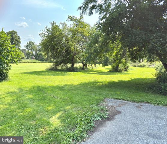 4550 VERA CRUZ RD, Center Valley, PA 18034