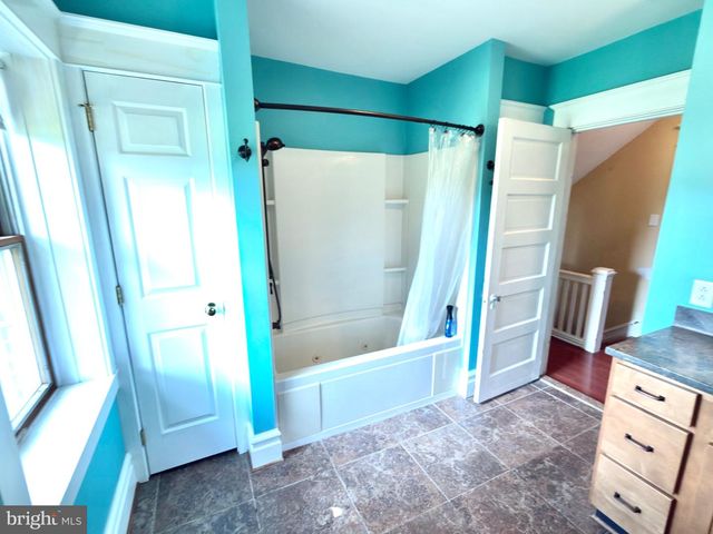 4550 VERA CRUZ RD, Center Valley, PA 18034