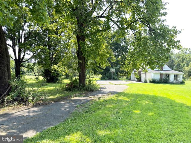 4550 VERA CRUZ RD, Center Valley, PA 18034