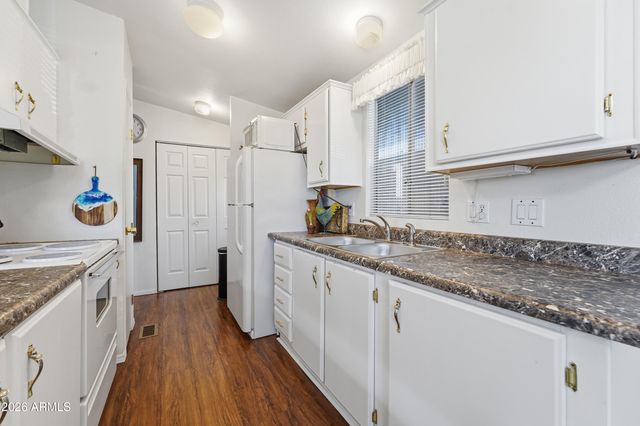 5735 E MCDOWELL Road 221, Mesa, AZ 85215