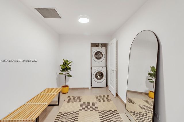 88 SW 7th St 1710, Miami, FL 33130