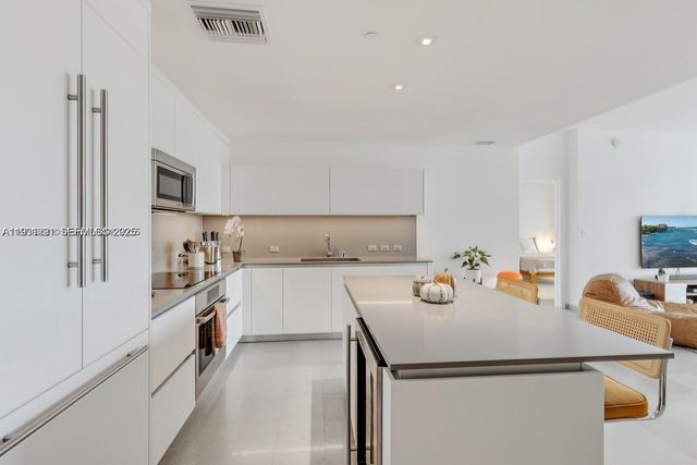 88 SW 7th St 1710, Miami, FL 33130