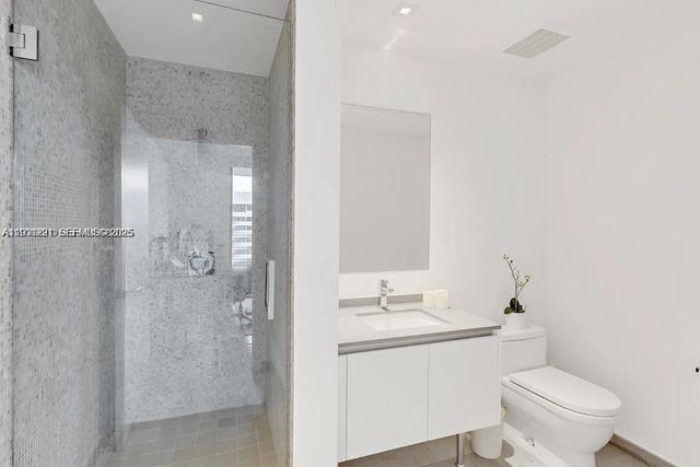 88 SW 7th St 1710, Miami, FL 33130