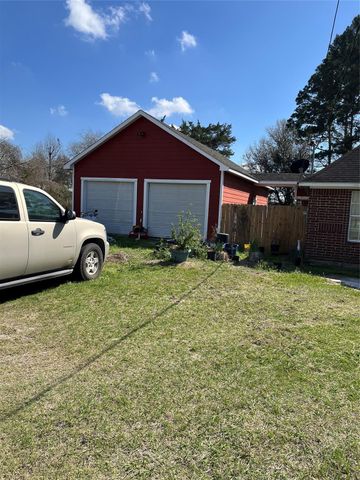 320 Commerce Lane, Highlands, TX 77562