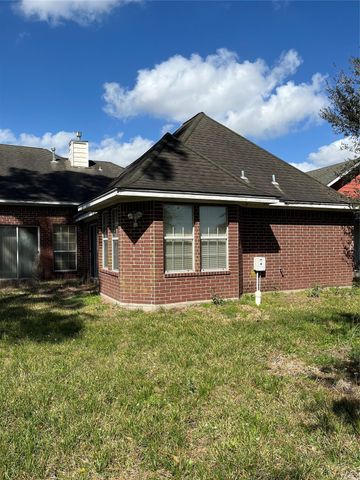 320 Commerce Lane, Highlands, TX 77562