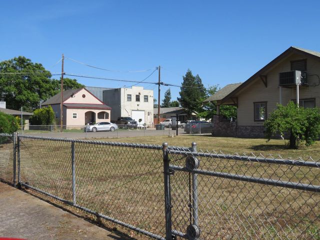 454 N 3rd Ave, Oakdale, CA 95361