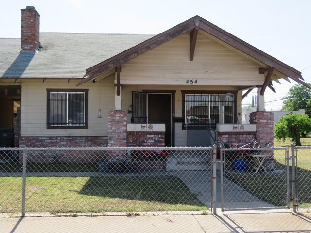 454 N 3rd Ave, Oakdale, CA 95361