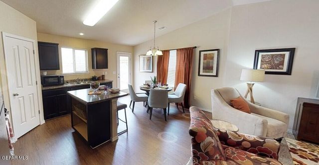 1045 Victor Mendoza Sr. Way, Horizon City, TX 79928