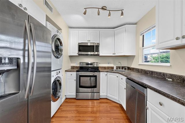 1659 E Swan Circle, Brentwood, MO 63144