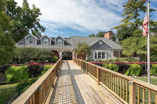 1659 E Swan Circle, Brentwood, MO 63144