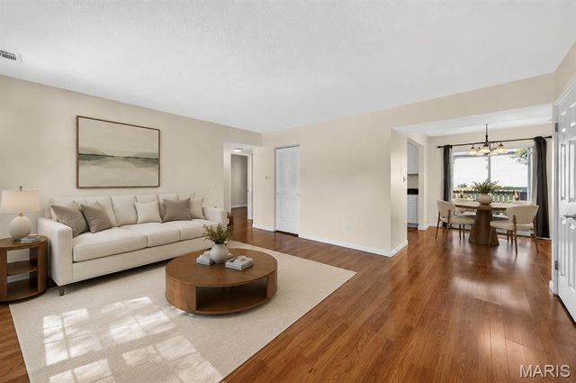 1659 E Swan Circle, Brentwood, MO 63144