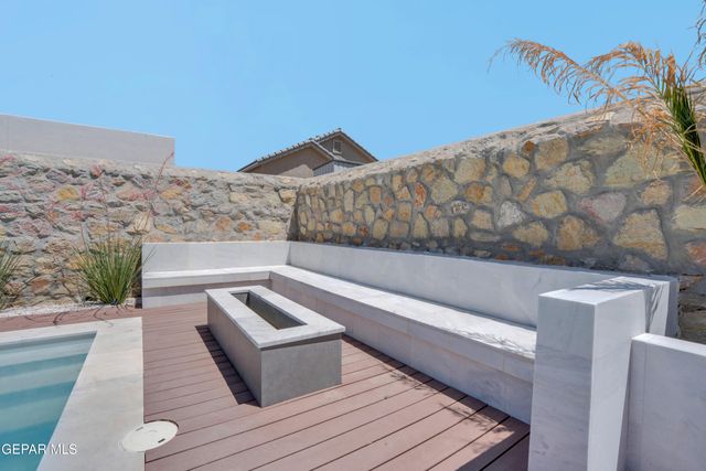 942 AIRSHIP Place, El Paso, TX 79928