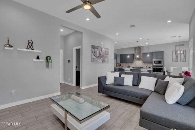 942 AIRSHIP Place, El Paso, TX 79928