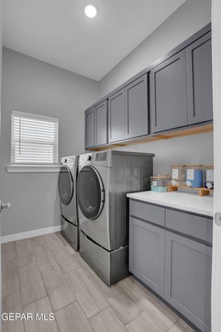 942 AIRSHIP Place, El Paso, TX 79928