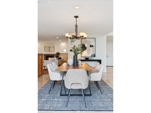 26 MONTICELLO Dr, Lake Oswego, OR 97035