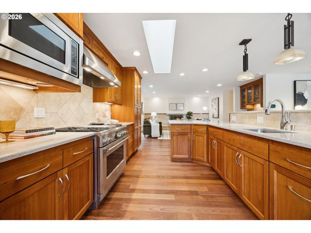 26 MONTICELLO Dr, Lake Oswego, OR 97035