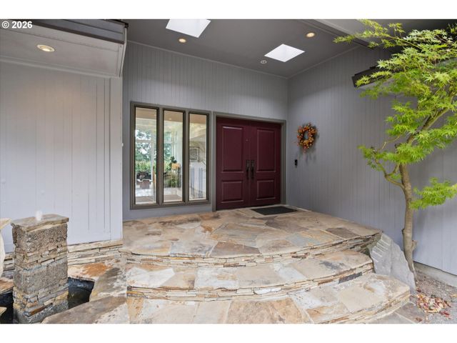 26 MONTICELLO Dr, Lake Oswego, OR 97035