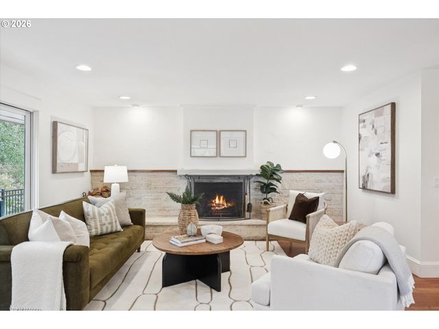 26 MONTICELLO Dr, Lake Oswego, OR 97035