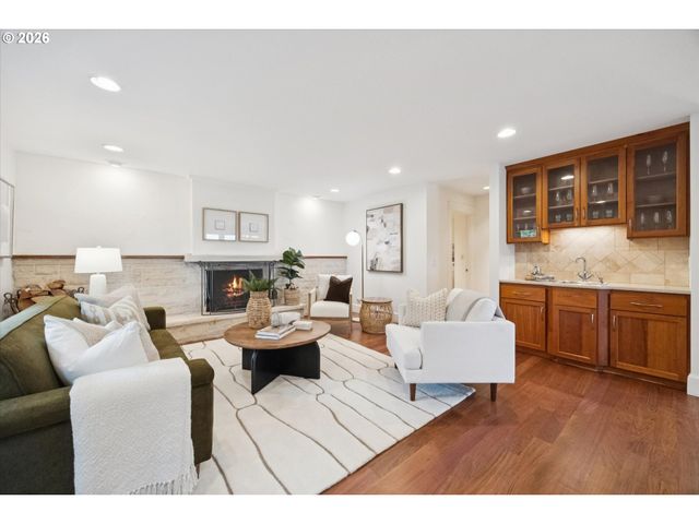 26 MONTICELLO Dr, Lake Oswego, OR 97035