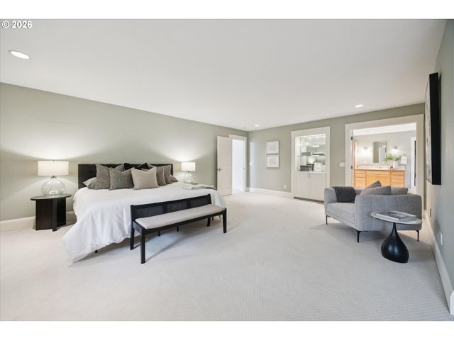 26 MONTICELLO Dr, Lake Oswego, OR 97035