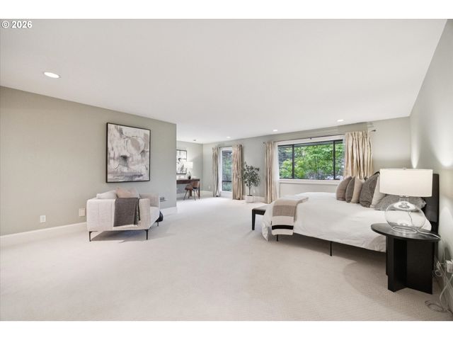 26 MONTICELLO Dr, Lake Oswego, OR 97035