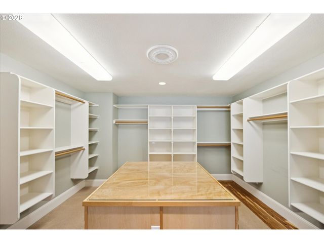 26 MONTICELLO Dr, Lake Oswego, OR 97035