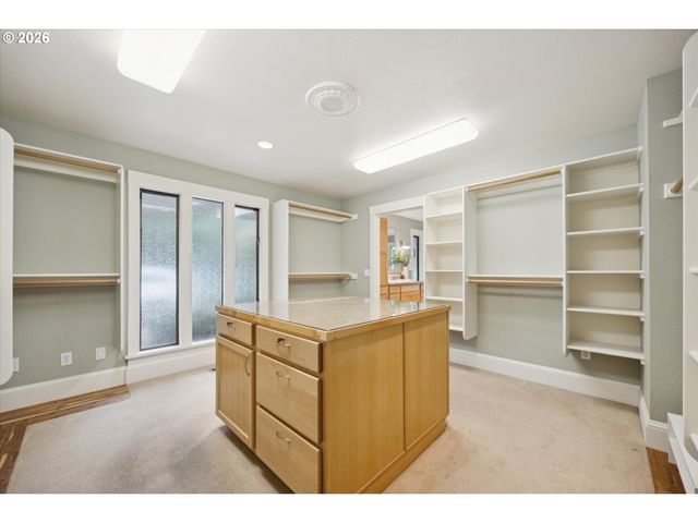 26 MONTICELLO Dr, Lake Oswego, OR 97035