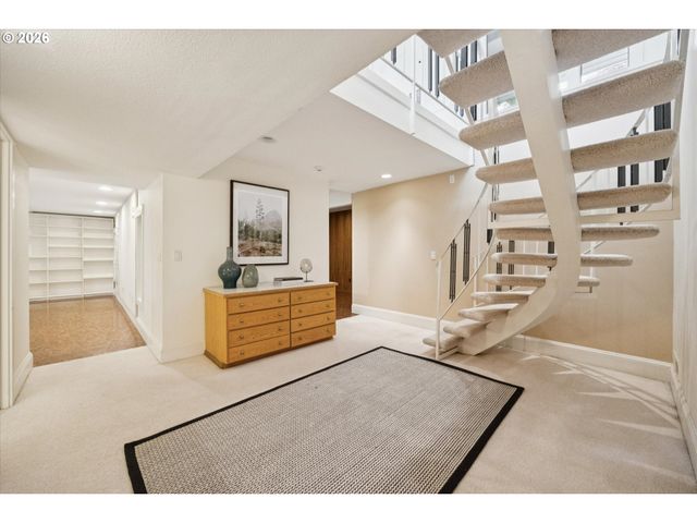 26 MONTICELLO Dr, Lake Oswego, OR 97035