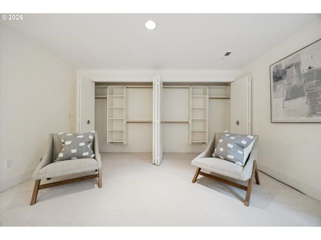 26 MONTICELLO Dr, Lake Oswego, OR 97035