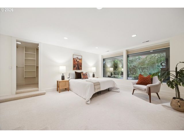 26 MONTICELLO Dr, Lake Oswego, OR 97035