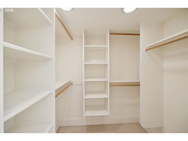 26 MONTICELLO Dr, Lake Oswego, OR 97035