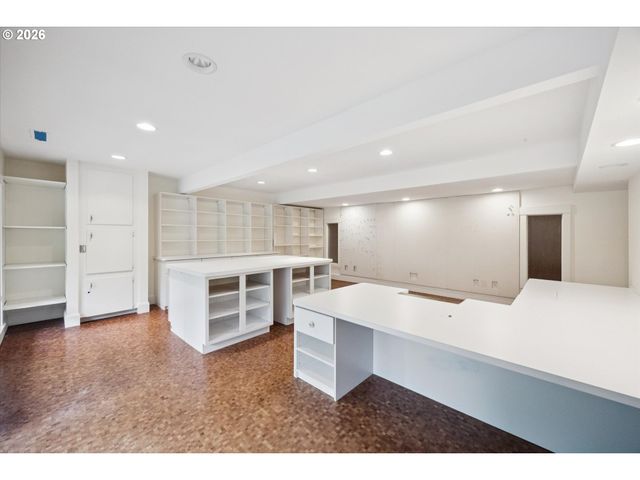 26 MONTICELLO Dr, Lake Oswego, OR 97035