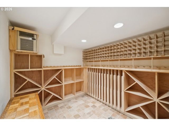 26 MONTICELLO Dr, Lake Oswego, OR 97035