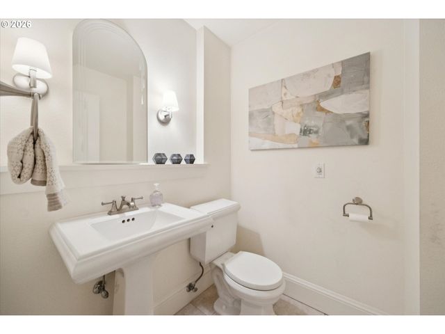 26 MONTICELLO Dr, Lake Oswego, OR 97035