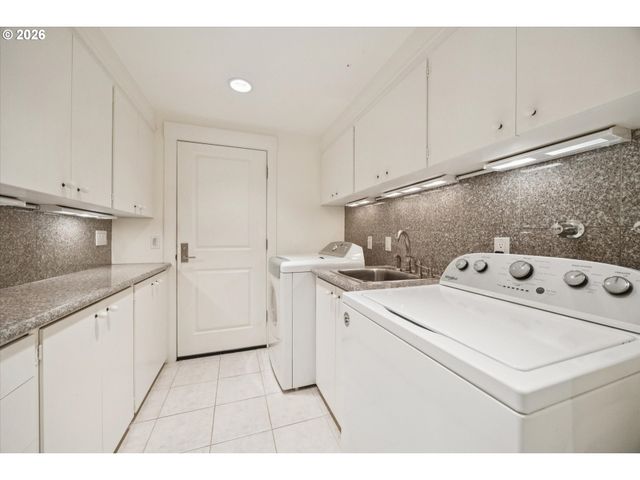 26 MONTICELLO Dr, Lake Oswego, OR 97035