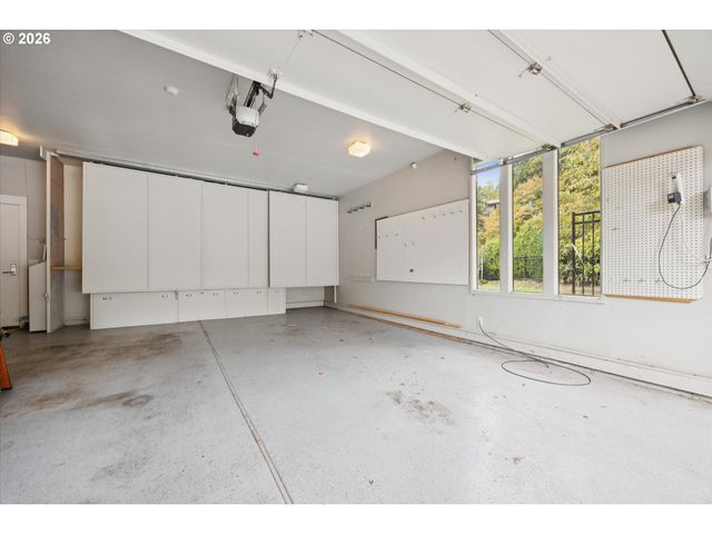 26 MONTICELLO Dr, Lake Oswego, OR 97035