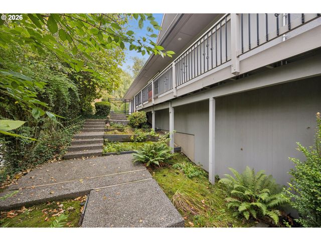 26 MONTICELLO Dr, Lake Oswego, OR 97035