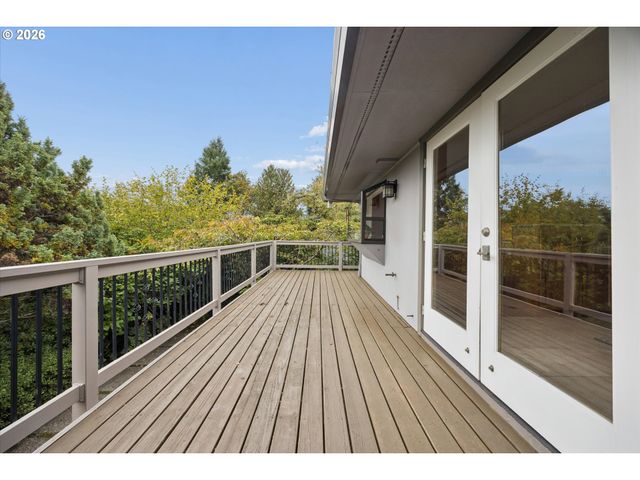 26 MONTICELLO Dr, Lake Oswego, OR 97035