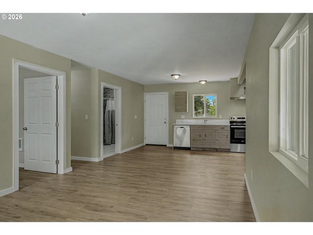 4989 Se WINWORTH Ct, Milwaukie, OR 97222