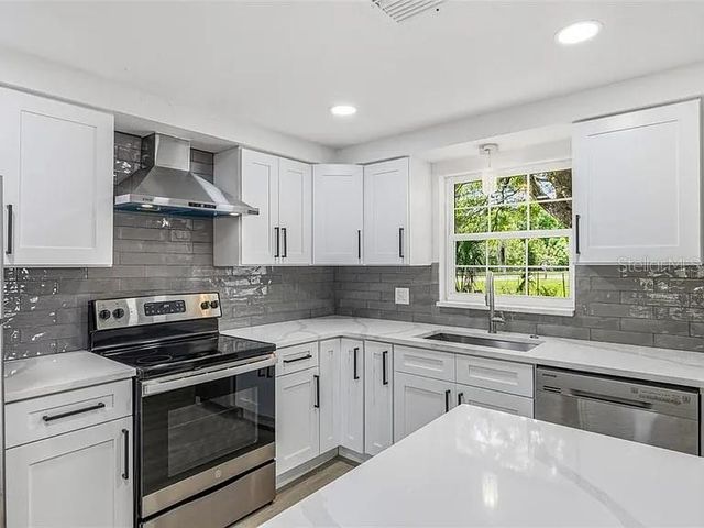 39252 HEIGHTS AVENUE, Zephyrhills, FL 33542