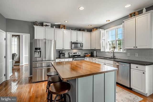 939 BAYLOWELL DR, West Chester, PA 19380