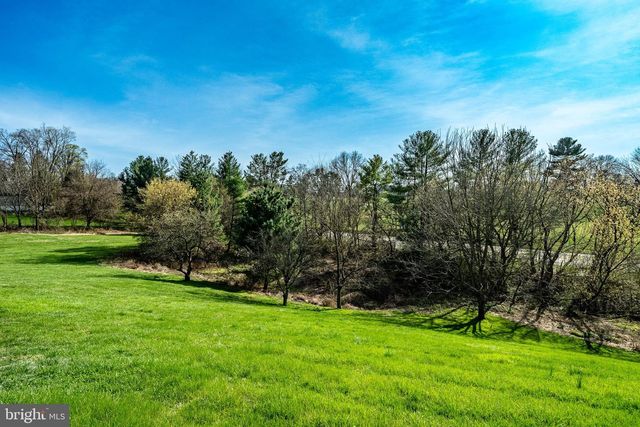 939 BAYLOWELL DR, West Chester, PA 19380