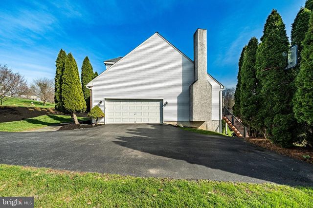939 BAYLOWELL DR, West Chester, PA 19380